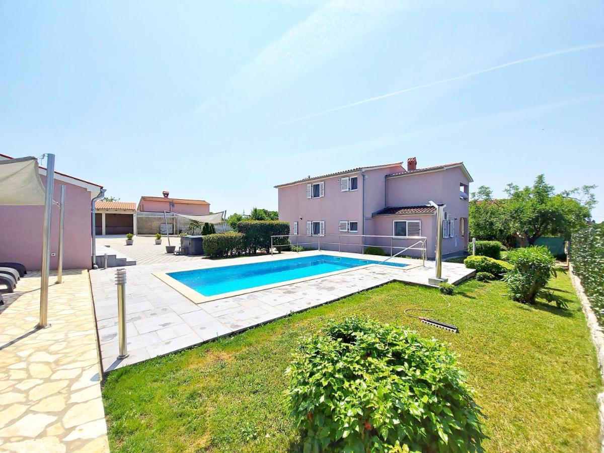 Villa Mattea Galižana 외부 사진